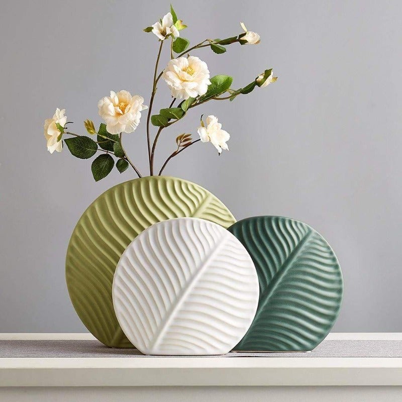 Alder Leaves Vase Set on table