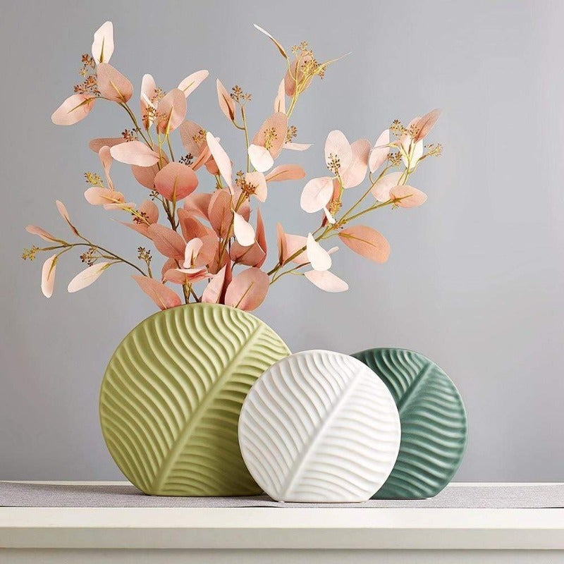 Alder Leaves Vase Set on table